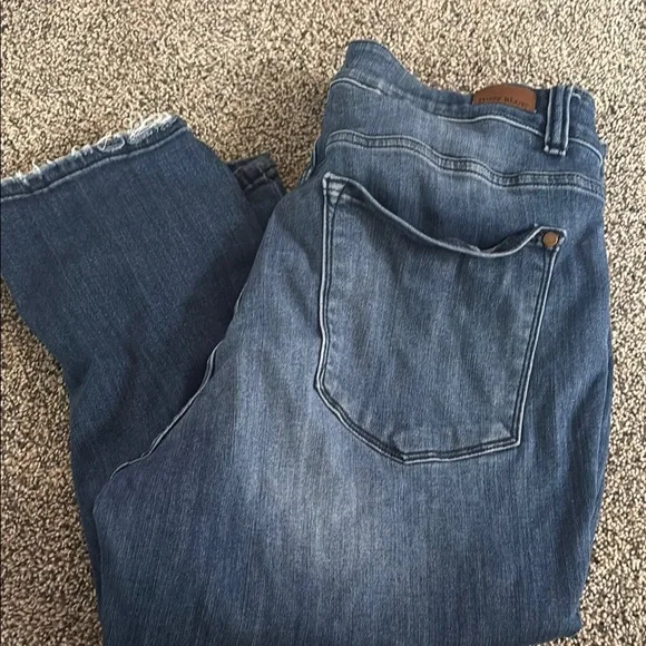 Judy Blue Classic Blue Skinny Fit Capris - Picture 3 of 4